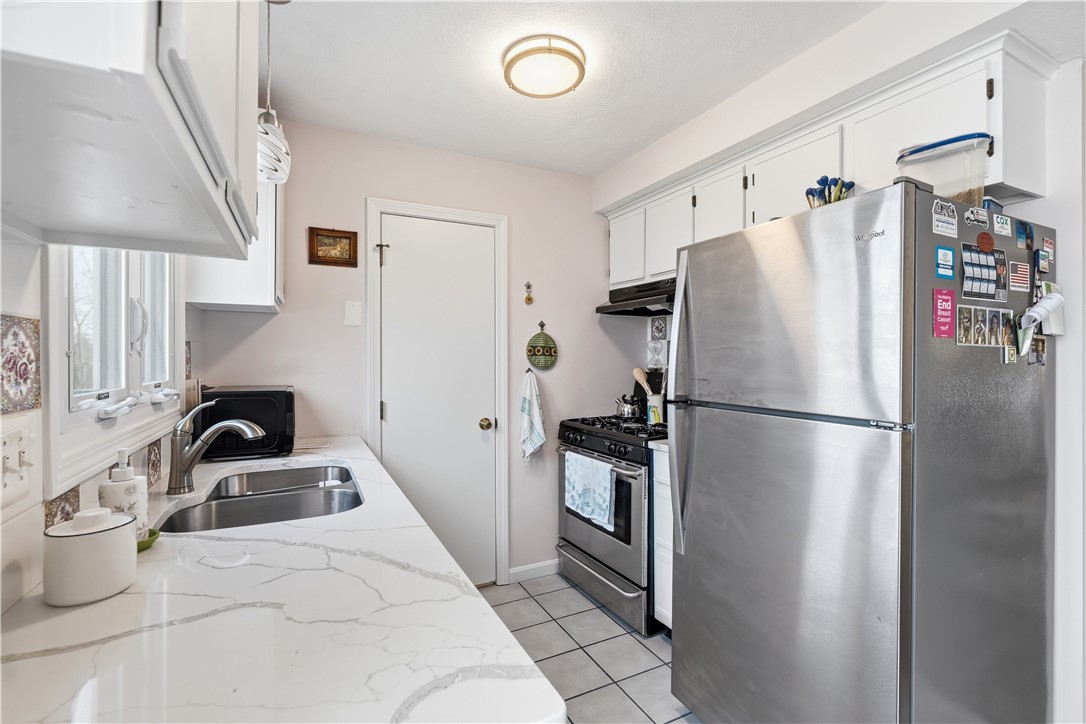 47 Howard Avenue Coventry, RI 02816 - Photo 10 of 29