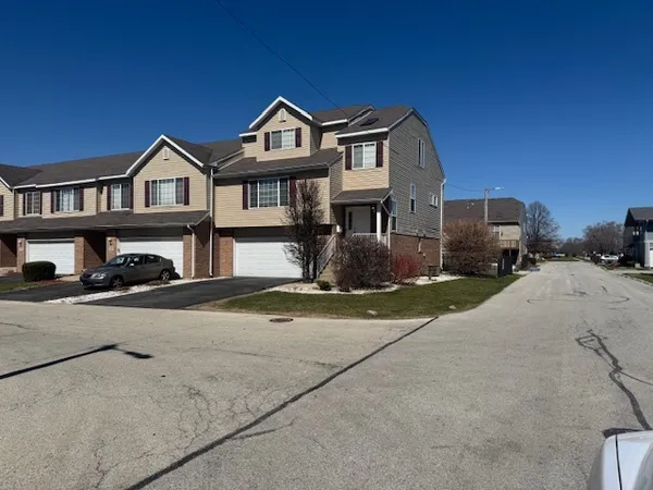 $2,950 | 2520 Cedar Glen Drive North, Lynwood, IL 60411