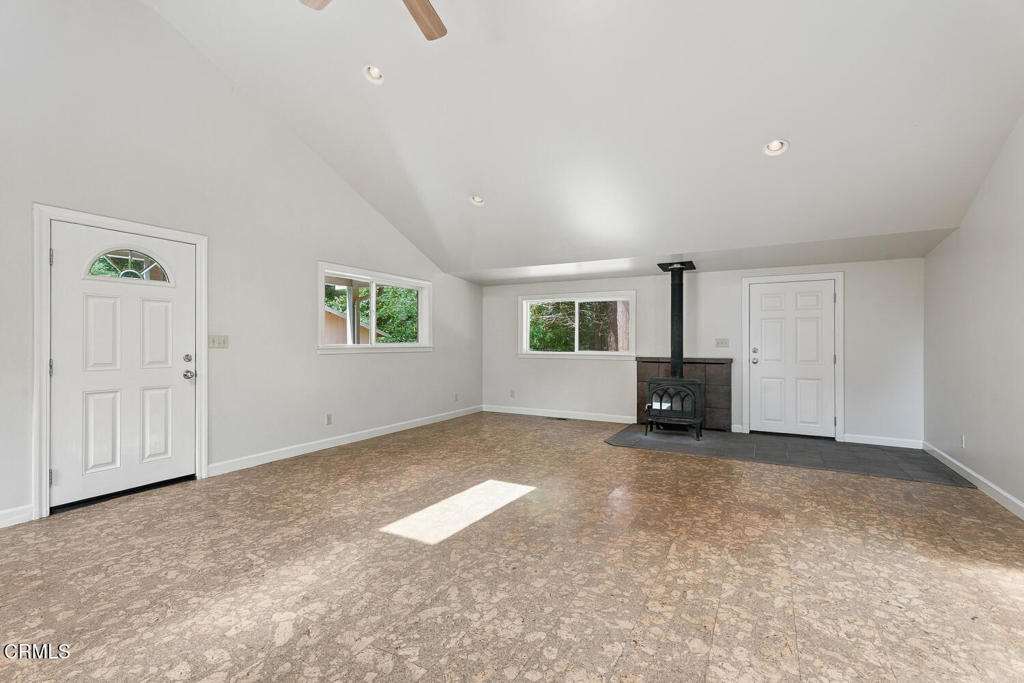 32800 Albion Ridge Road Albion, CA 95410 - Photo 6 of 27 Living Room