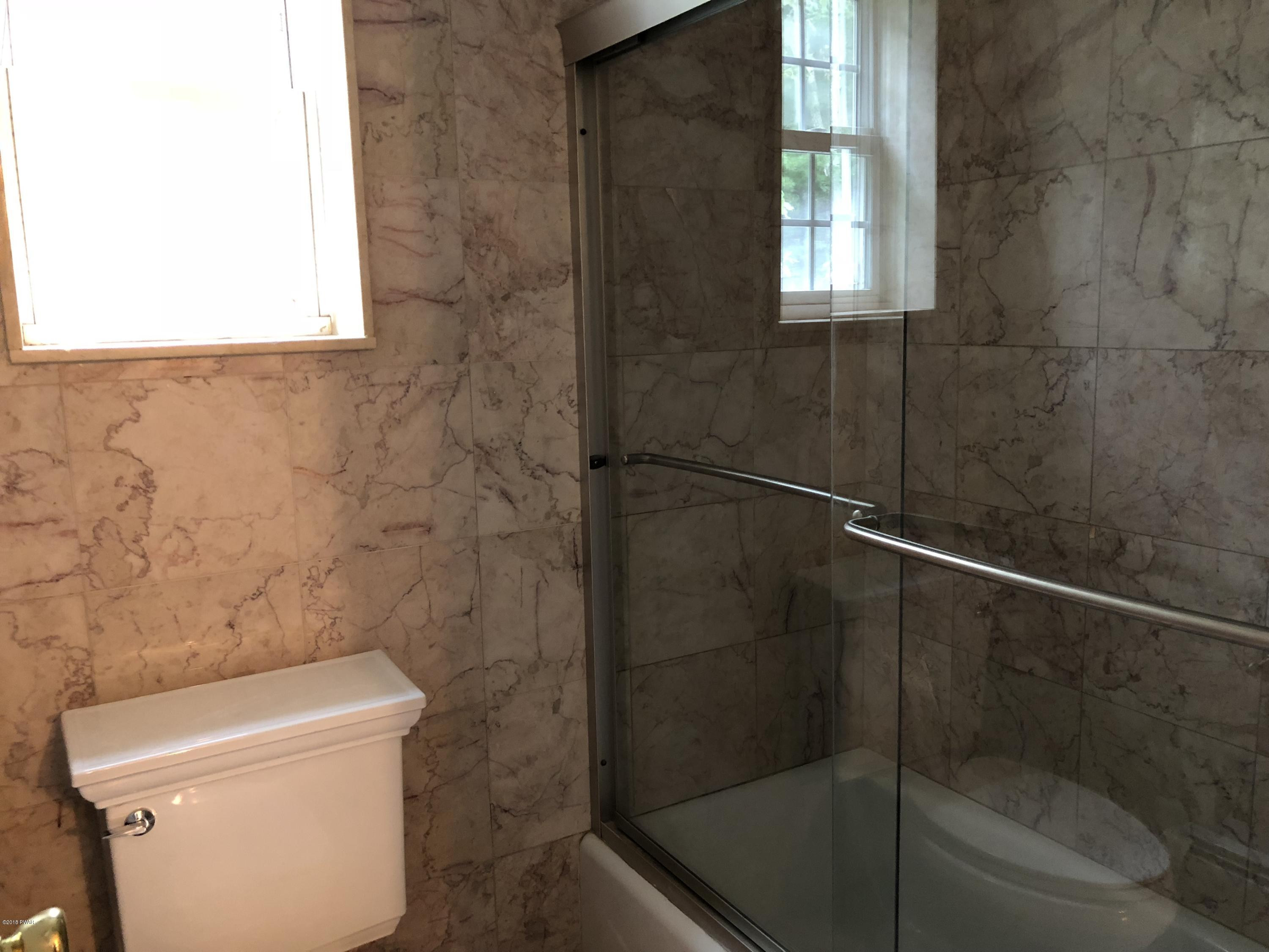 104 Seminole Road Shohola, PA 18458 - Photo 21 of 41 21 Master bath