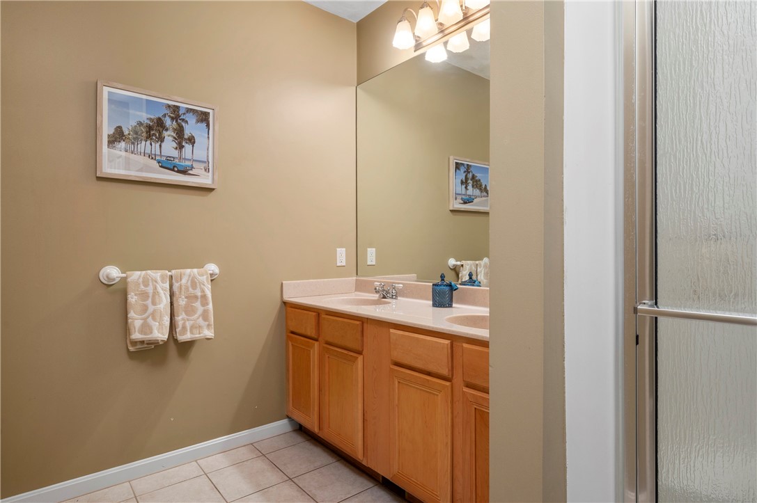 130 Bear Hill Road, Unit 302 Cumberland, RI 02864 - Photo 20 of 42 1st floor primary bathroom