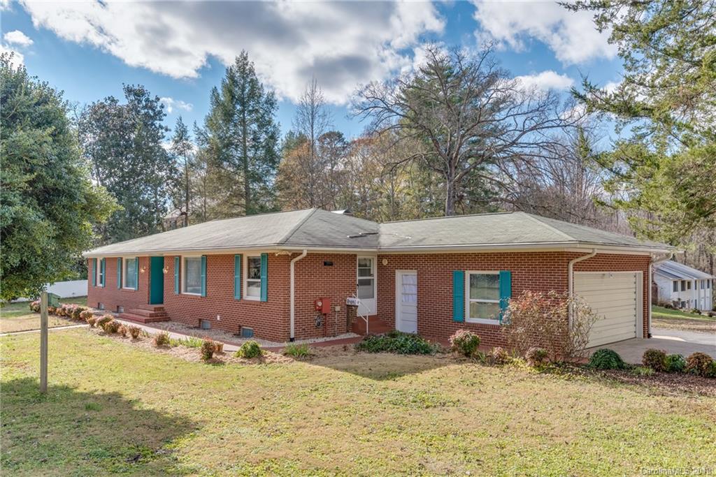 541 North Main Street Rutherfordton, NC 28139 - Photo 29 of 35 a front view of a house with a yard