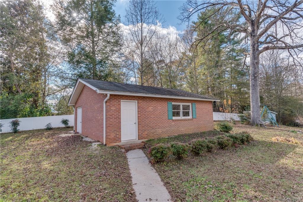 541 North Main Street Rutherfordton, NC 28139 - Photo 6 of 35 a view of a backyard