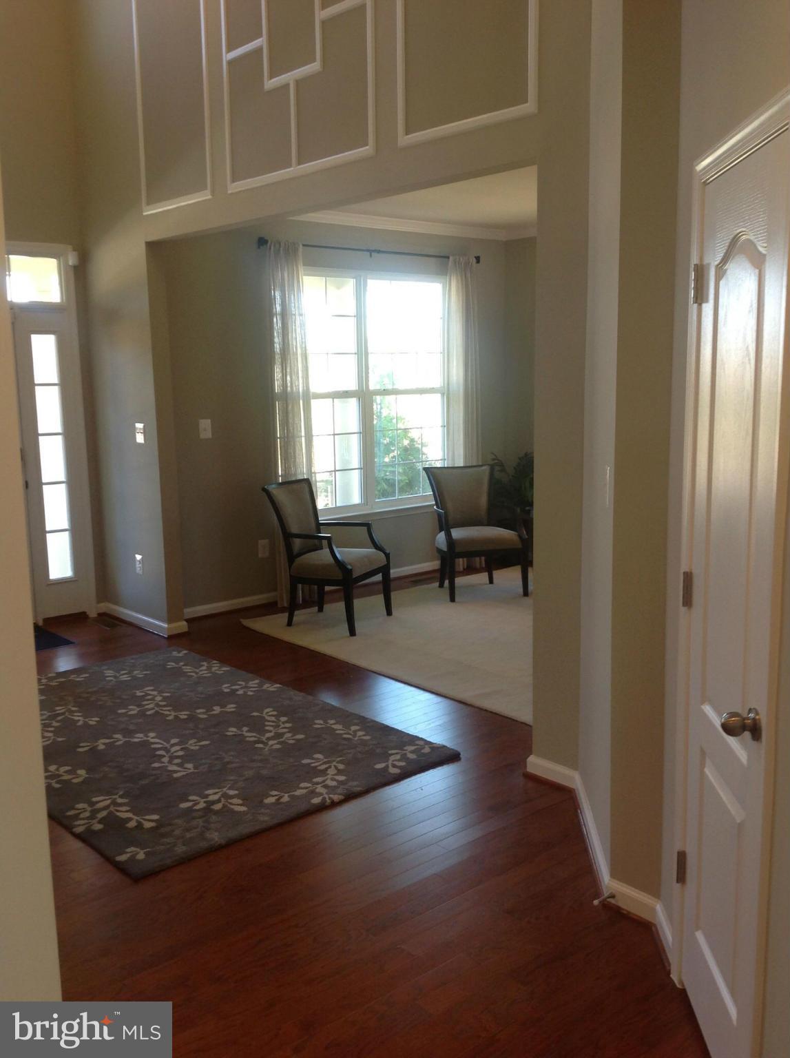 Model pic of Briarwood Foyer Hallway