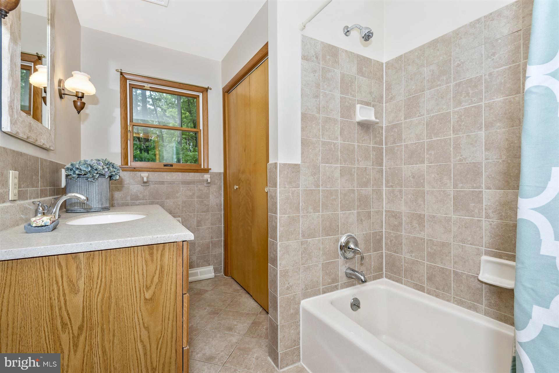 11212 Coppermine Road Woodsboro, MD 21798 - Photo 18 of 29 Hall Bath