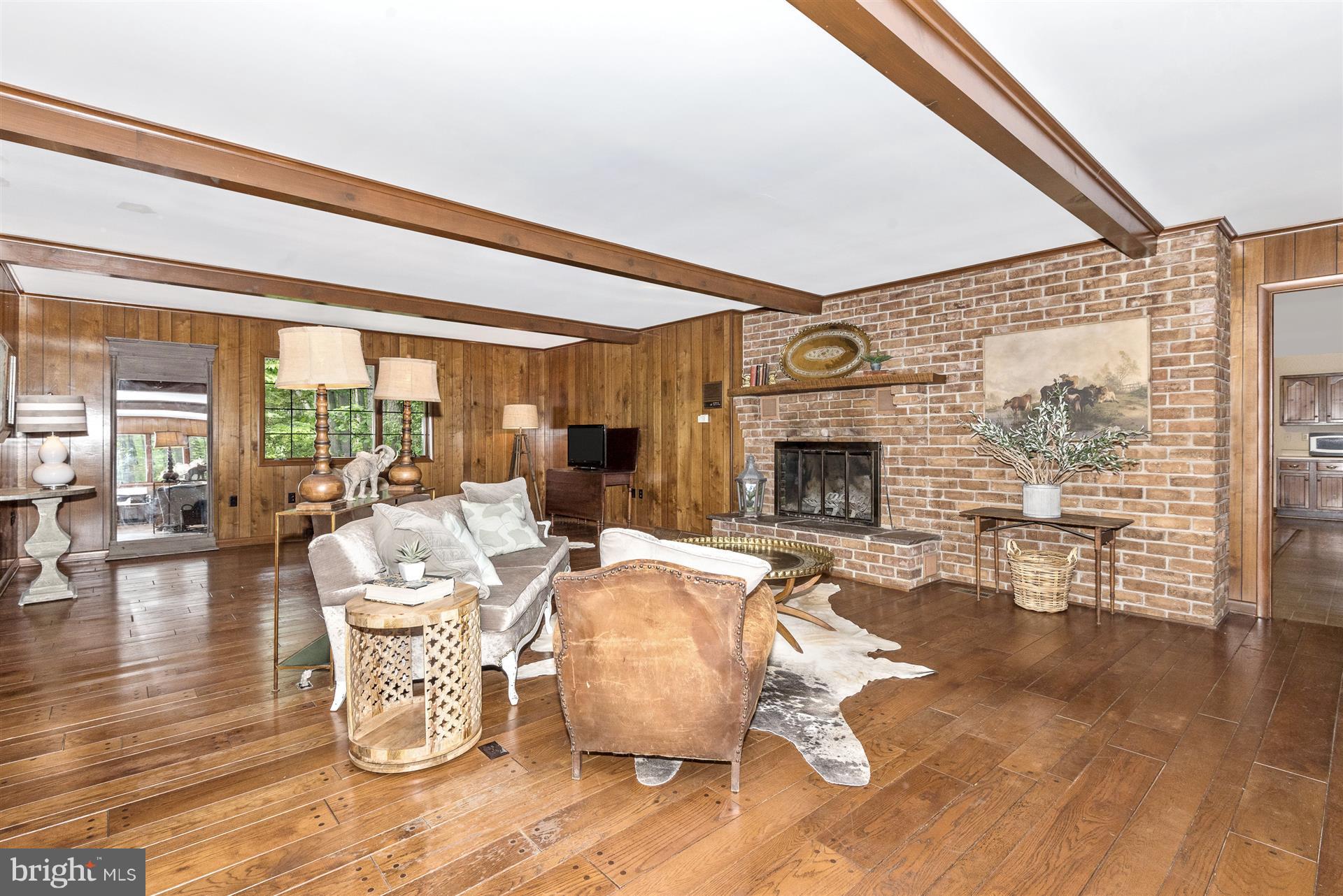 11212 Coppermine Road Woodsboro, MD 21798 - Photo 5 of 29 Living Room