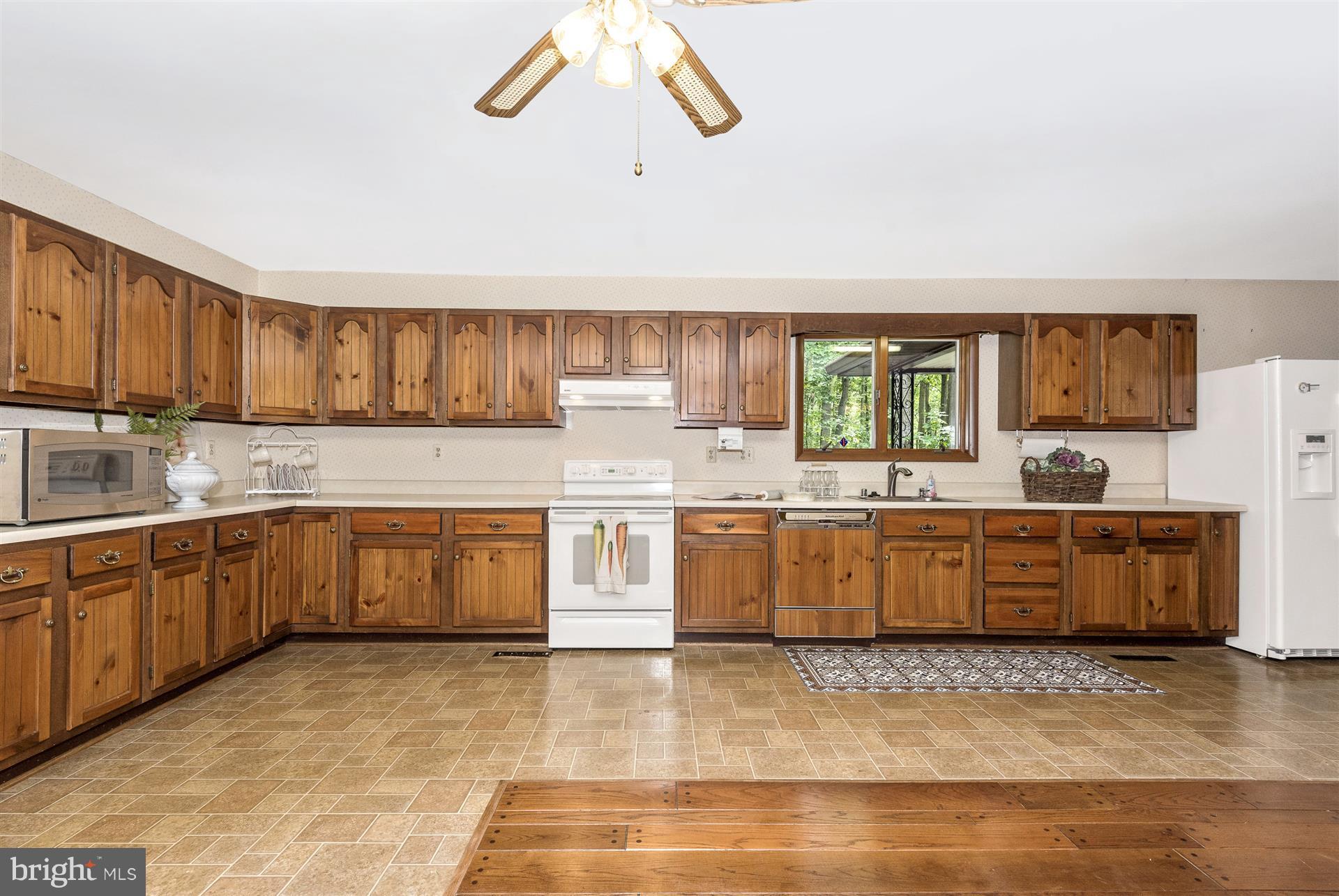 11212 Coppermine Road Woodsboro, MD 21798 - Photo 8 of 29 Kitchen
