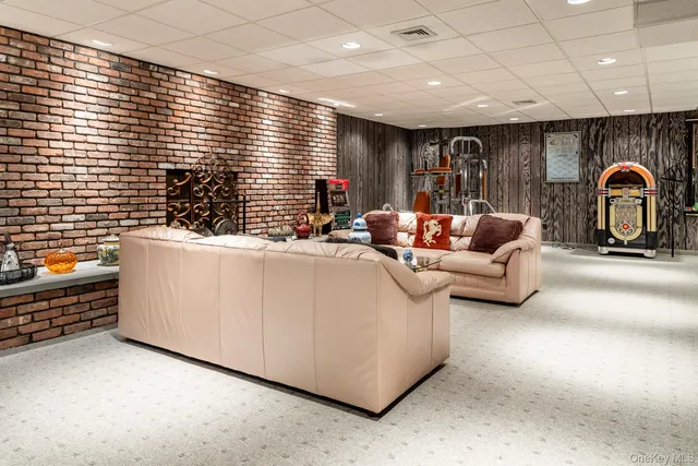 $6,000,000 | 109 Mamaroneck Road, Scarsdale, NY 10583