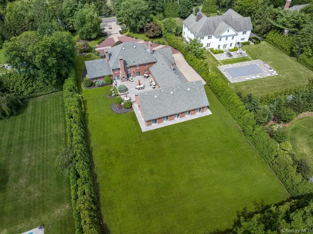 a view of a house with a big yard