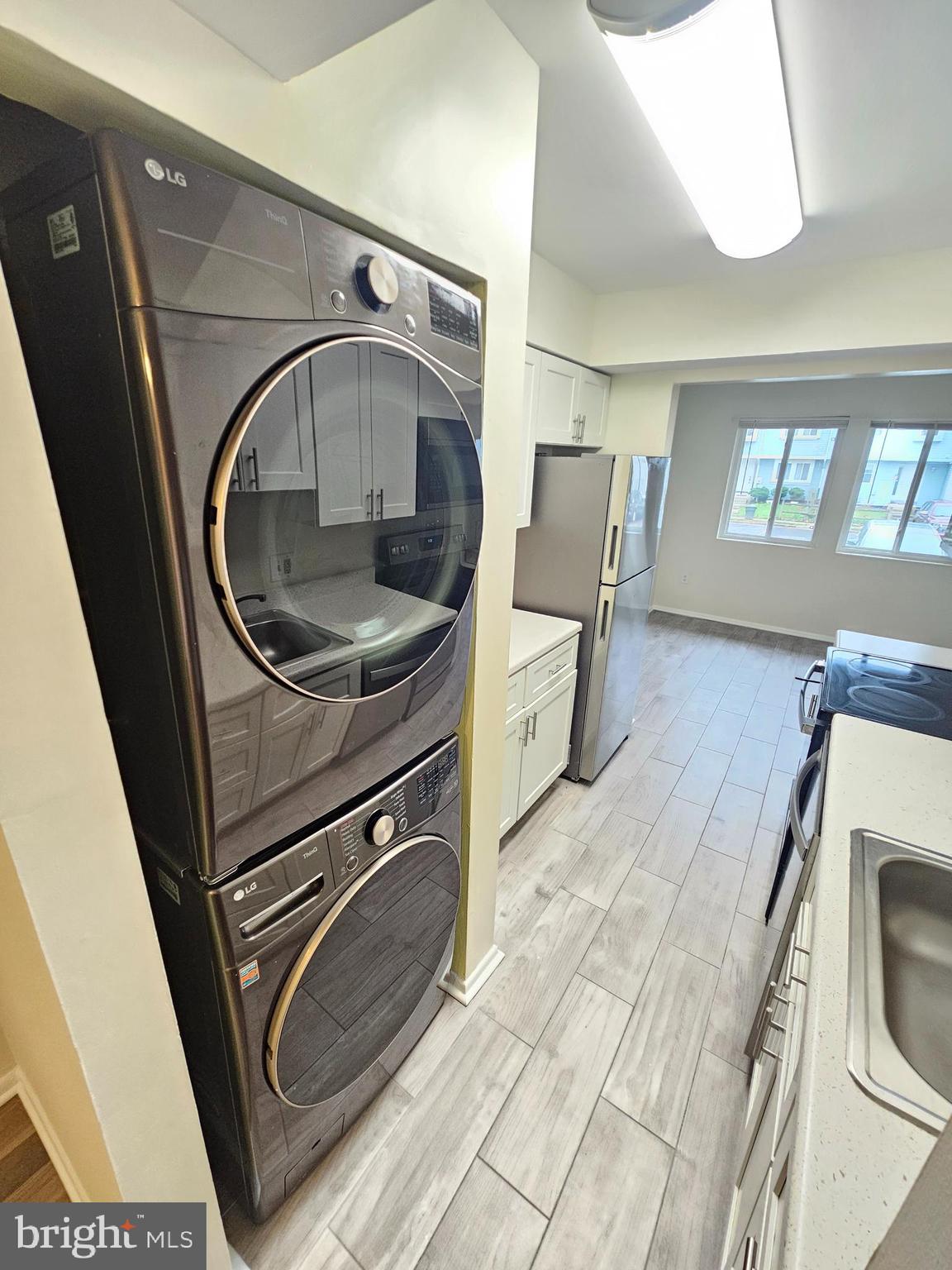 17445 Hoskinson Road Poolesville, MD 20837 - Photo 10 of 37 a utility room with dryer and washer