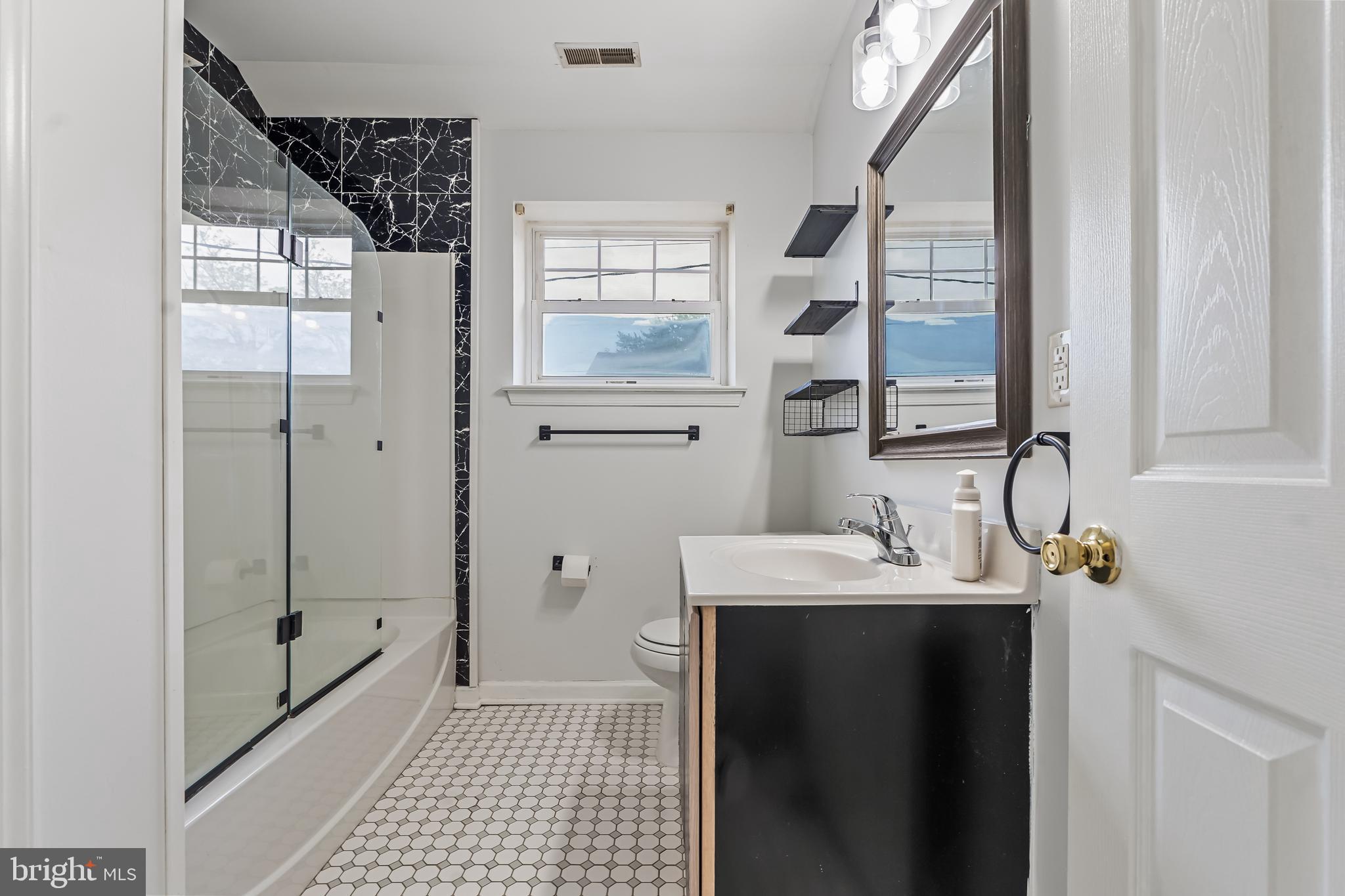 1552 Collings Road Camden, NJ 08104 - Photo 15 of 26 Bathroom