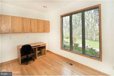 436 Utterback Store Road Great Falls, VA 22066 - Photo 22 of 30 Den/Office