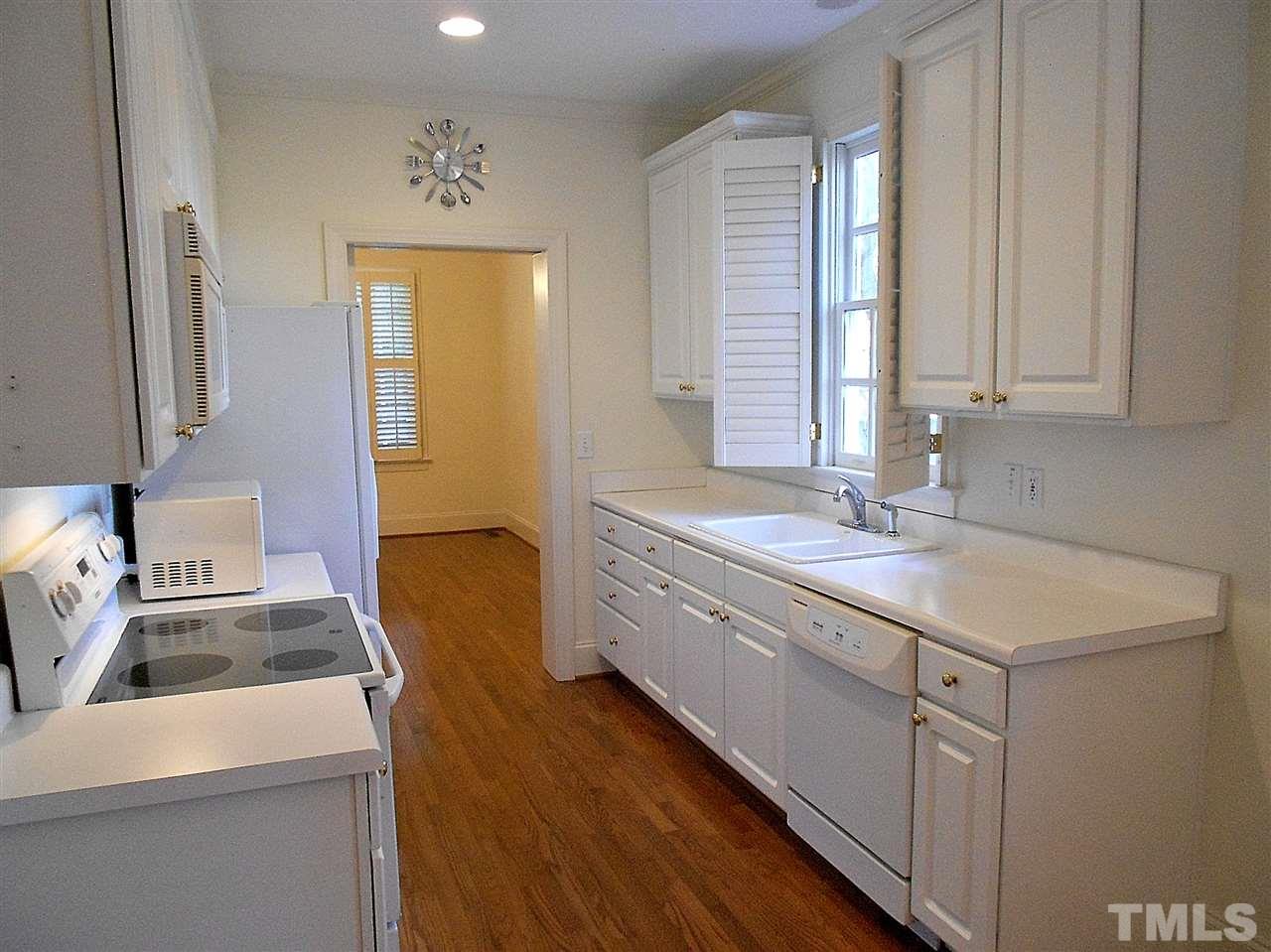 2300 Elmsford Way Raleigh, NC 27608 - Photo 11 of 30