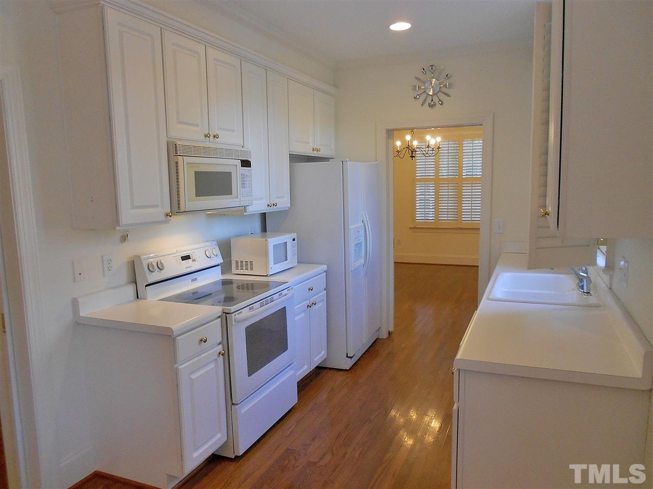 2300 Elmsford Way Raleigh, NC 27608 - Photo 12 of 30