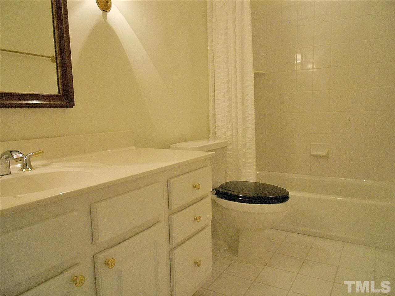 2300 Elmsford Way Raleigh, NC 27608 - Photo 22 of 30