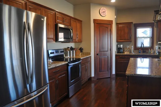 $500,000 | 5212 Henning Loop, Casper, WY 82609