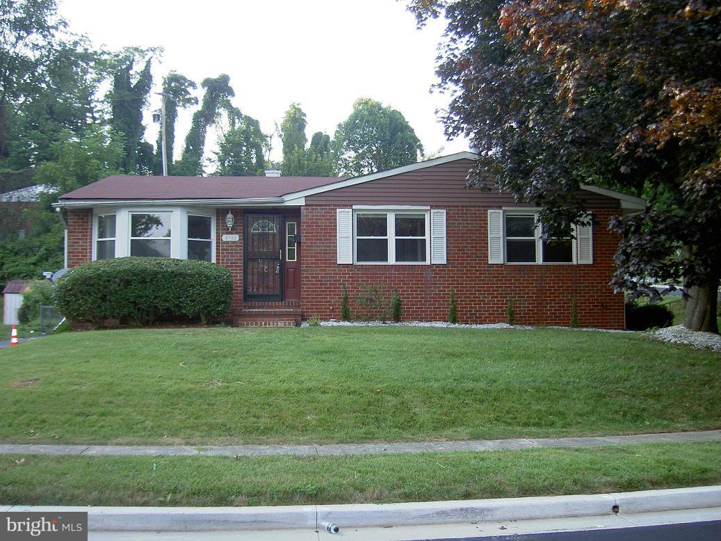 4510 Maryknoll Road Baltimore, MD 21208 - Photo 4 of 30 a house that has a yard