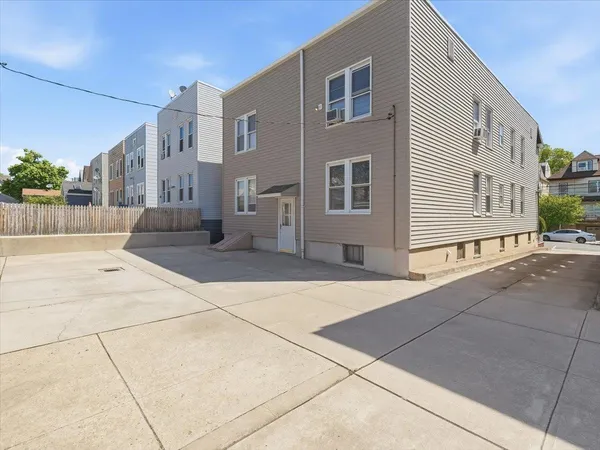 $2,650 | 73 Newman Avenue, Unit 4, Bayonne, NJ 07002