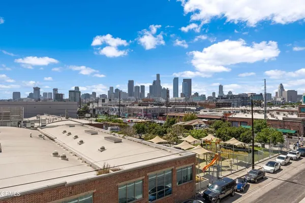 a picture of city view