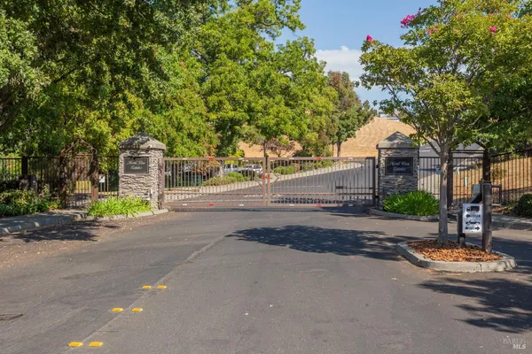 $299,000 | 2030 Pinecrest Court, Vacaville, CA 95688