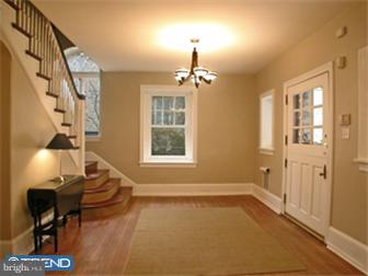 6427 Sherwood Road Philadelphia, PA 19151 - Photo 2 of 11 Foyer
