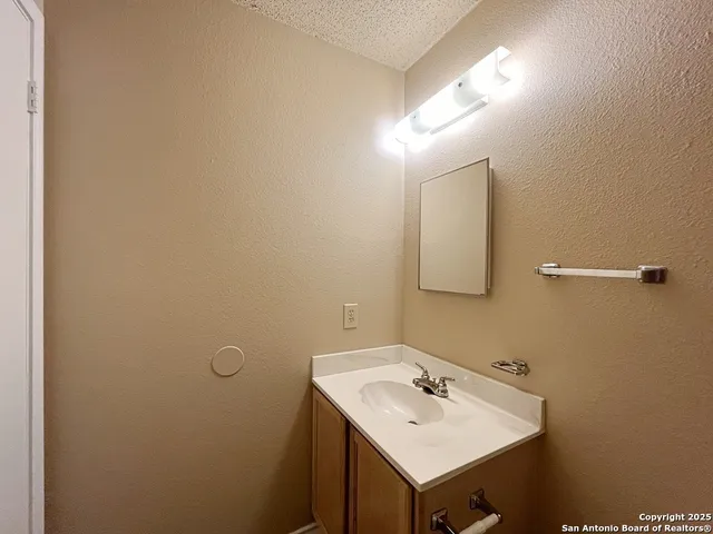 $1,425 | 6847 Canary Meadow Drive, Converse, TX 78109