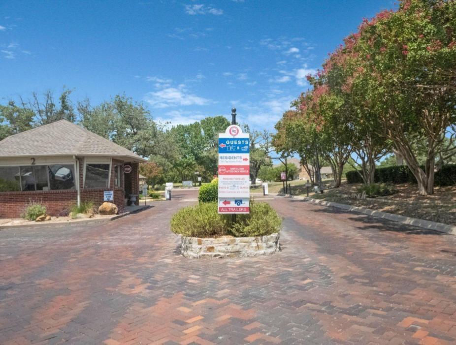 120 Sceptre Drive Rockwall, TX 75032 - Photo 4 of 20 Guard Gated Community