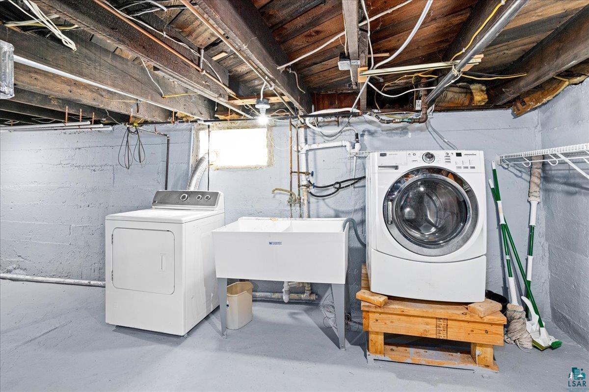 519 3rd Avenue Proctor, MN 55810 - Photo 20 of 25 Washroom with sink and washing machine and dryer