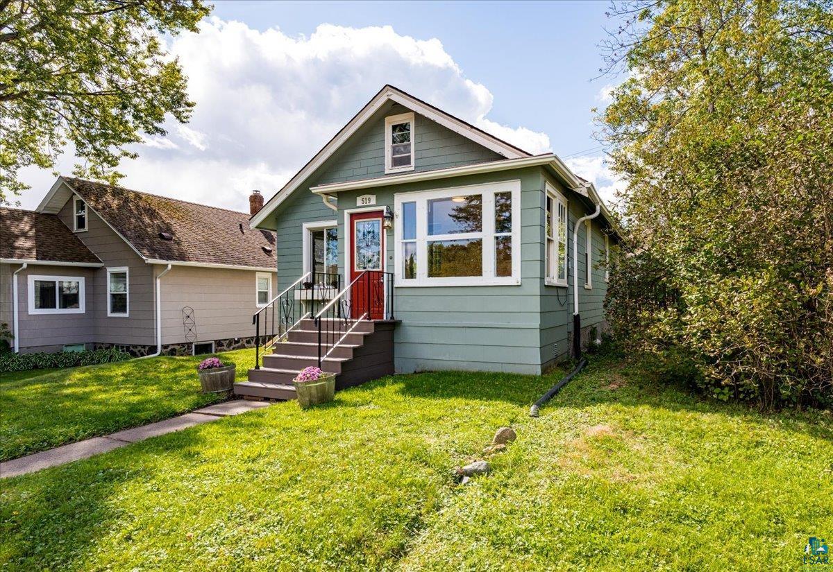 519 3rd Avenue Proctor, MN 55810 - Photo 3 of 25 Bungalow-style home with a front lawn