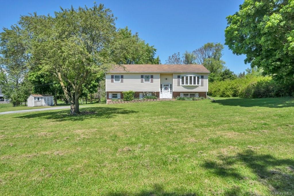 Welcome to 165 East Ridge Rd in beautiful Warwick, NY!