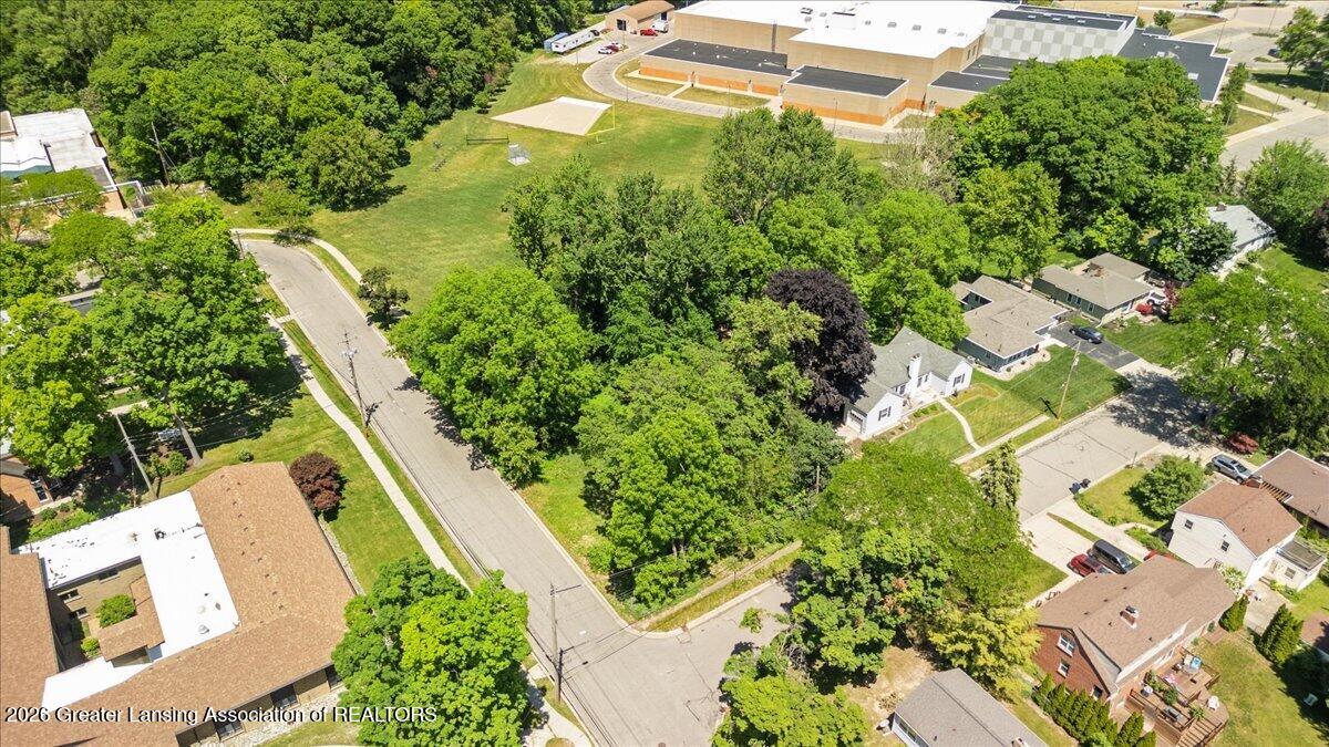 201 Ridge Road East Lansing, MI 48823 - Photo 12 of 18 02-Media Jett - 11