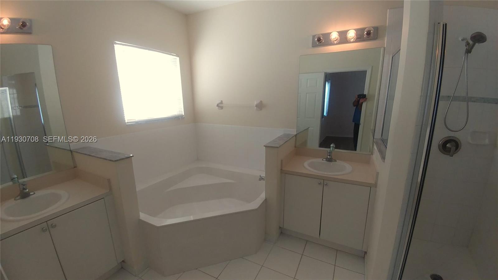 2452 Southeast 19th Court Homestead, FL 33035 - Photo 7 of 10 a bathroom with a bathtub sink and toilet