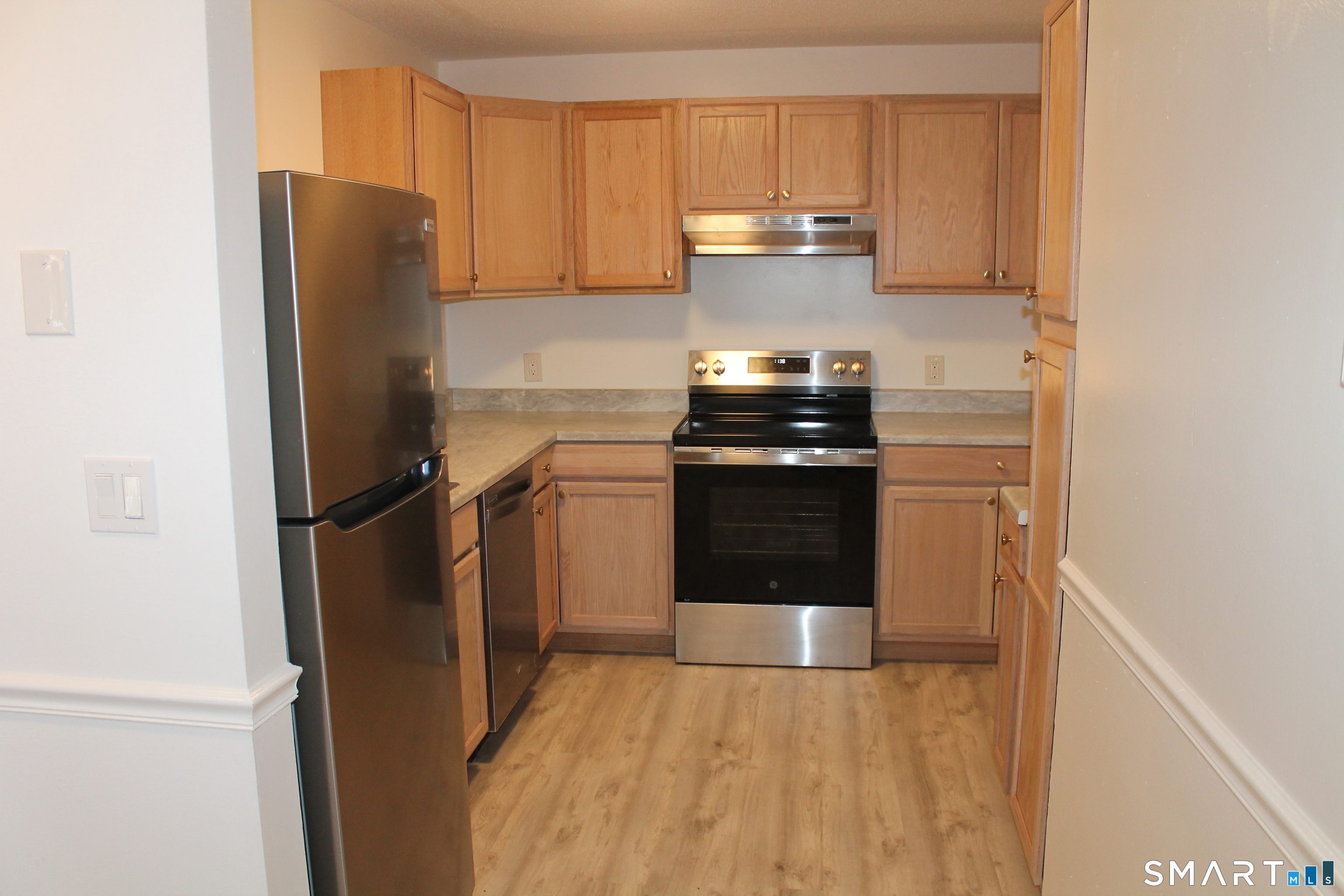 666 Broad Street, Unit 3 Meriden, CT 06450 - Photo 4 of 19 Gallery Image 4