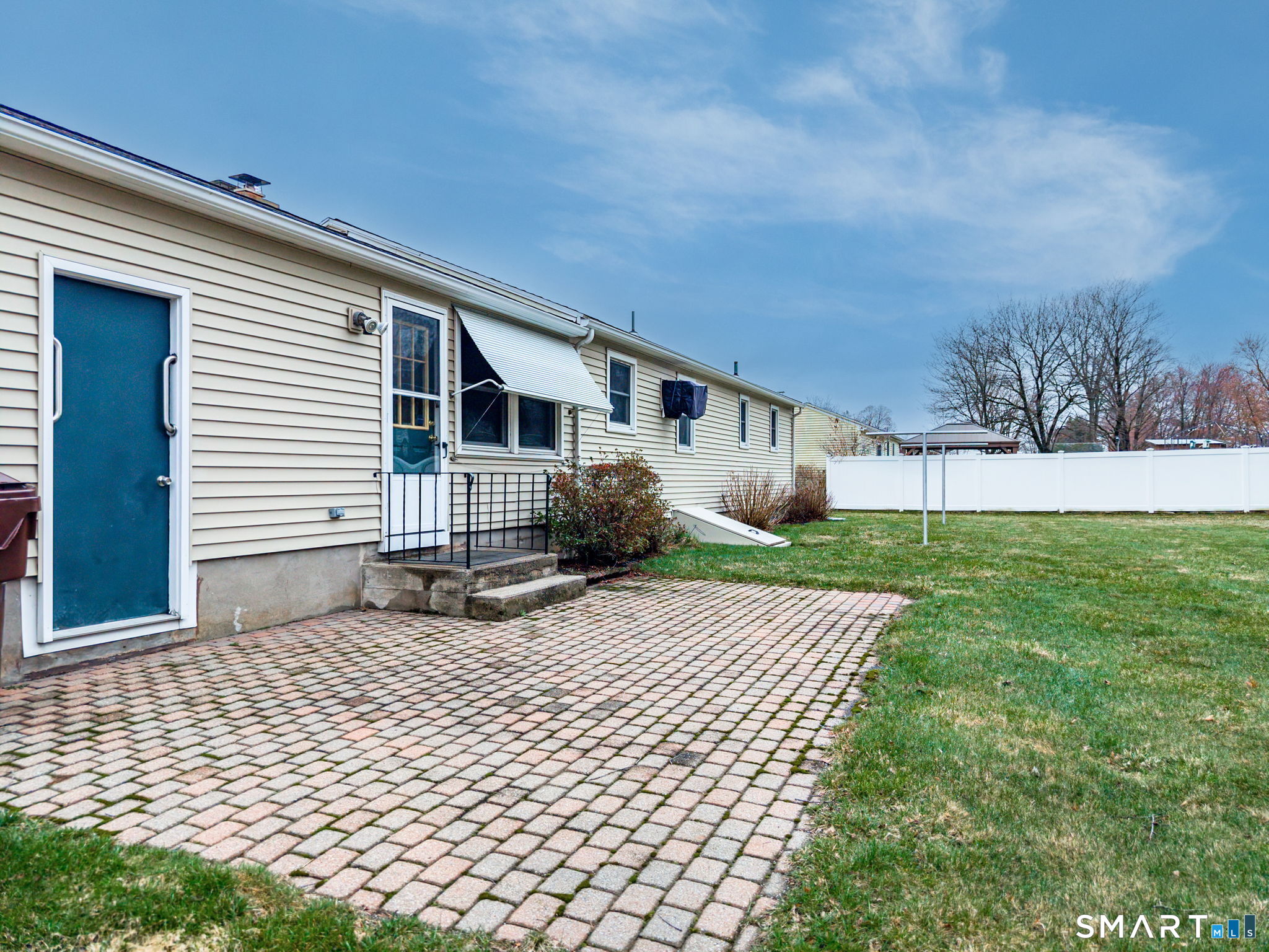 21 Riviera Drive Enfield, CT 06082 - Photo 4 of 33