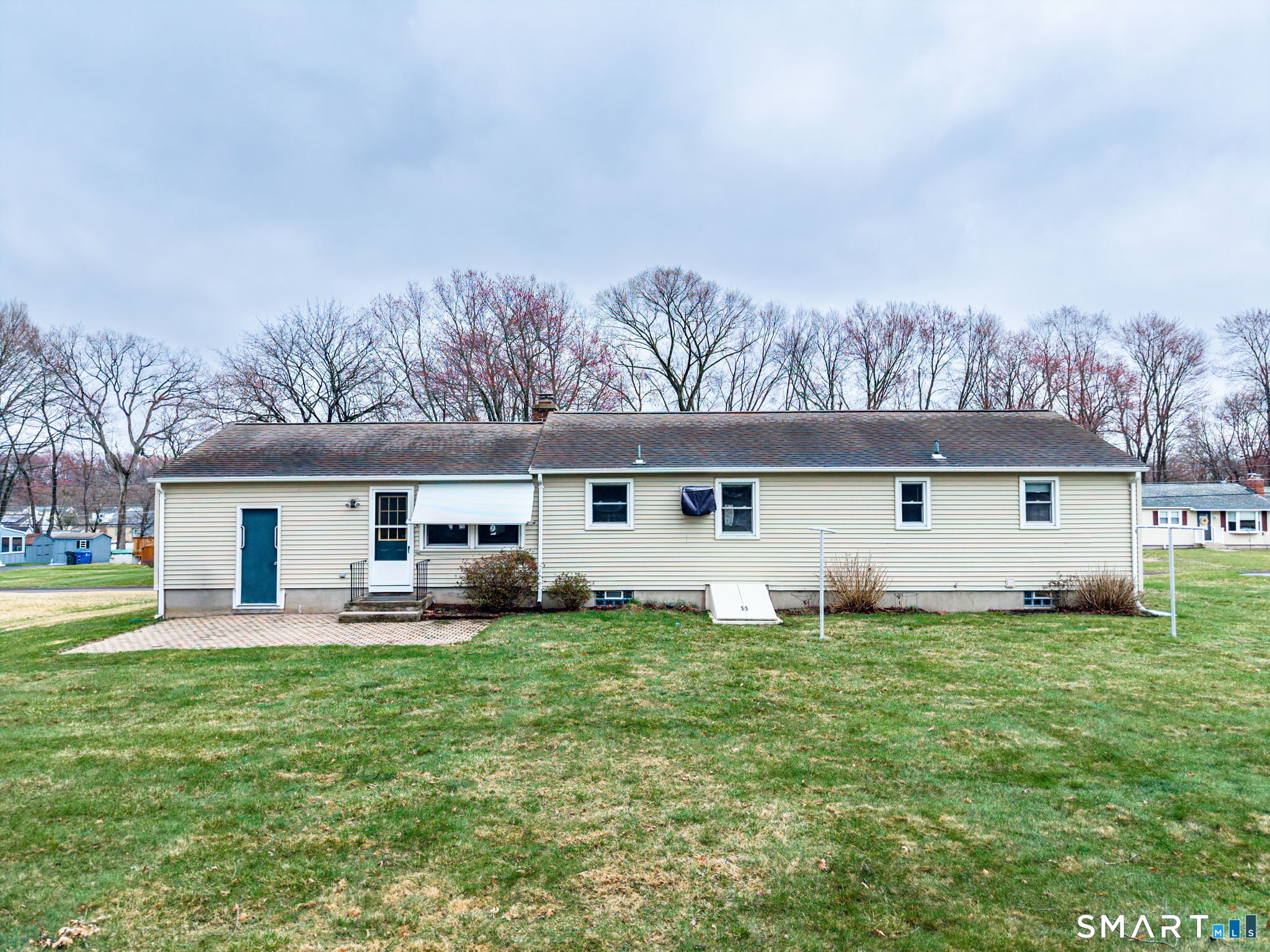 21 Riviera Drive Enfield, CT 06082 - Photo 8 of 33