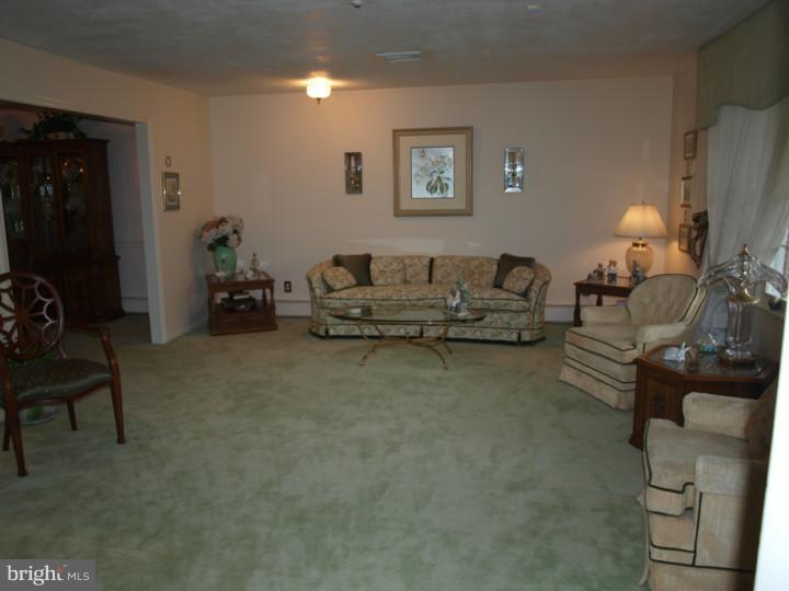 885 Sensor Road Yardley, PA 19067 - Photo 4 of 24 Living Room