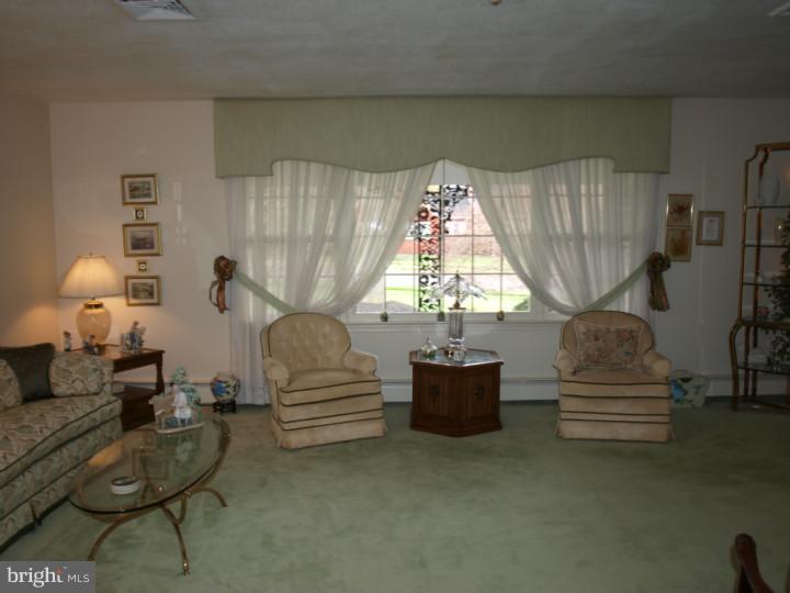 885 Sensor Road Yardley, PA 19067 - Photo 5 of 24 Living Room