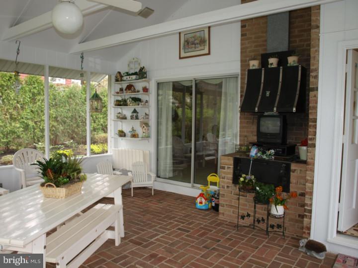885 Sensor Road Yardley, PA 19067 - Photo 9 of 24 Sun Room
