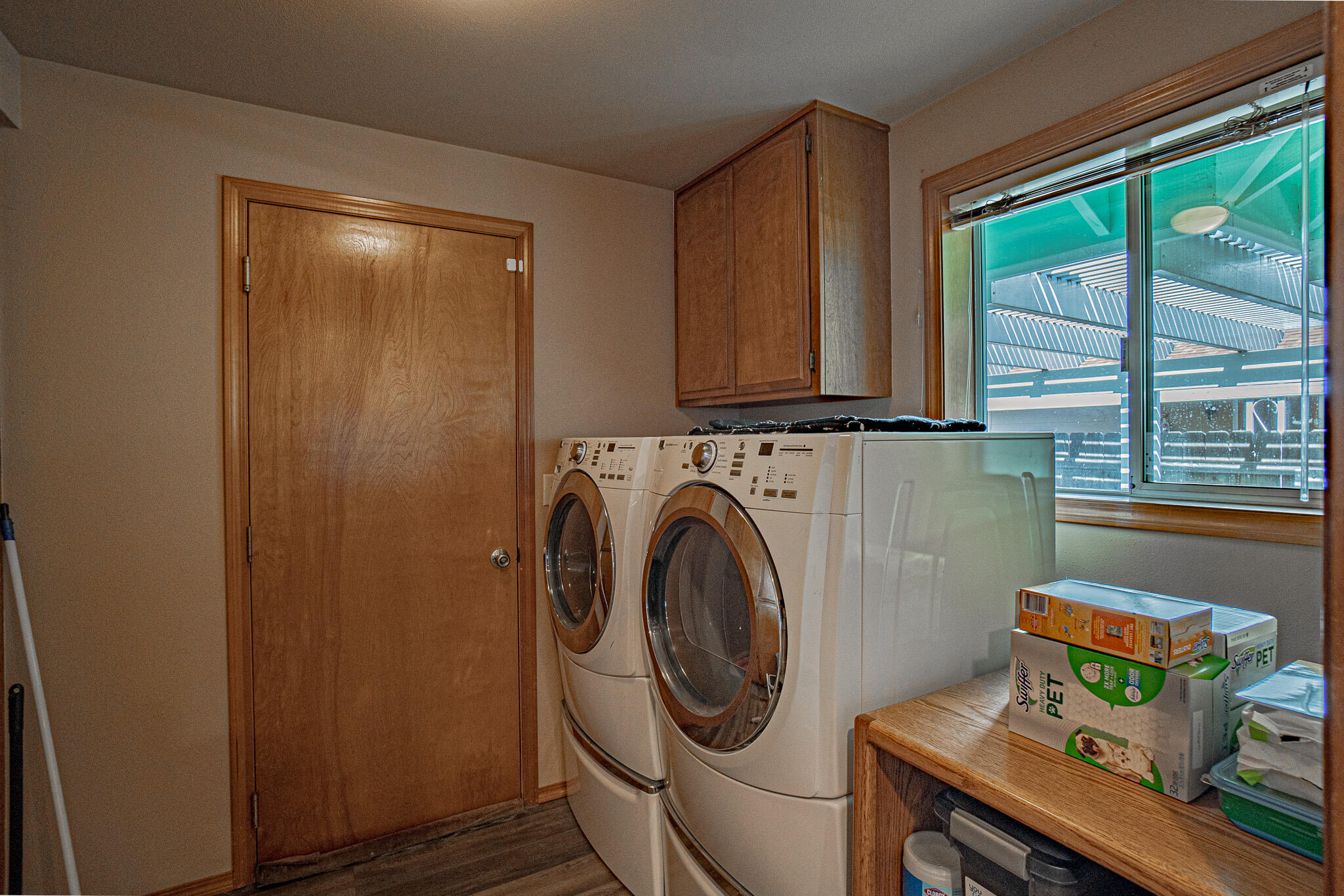 265 Brandon Street Central Point, OR 97502 - Photo 17 of 27 18 Laundry Room
