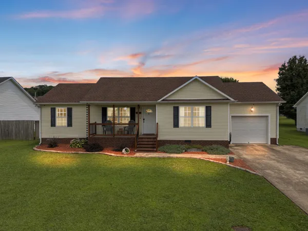 $299,900 | 1967 Farmington Court, Columbia, TN 38401