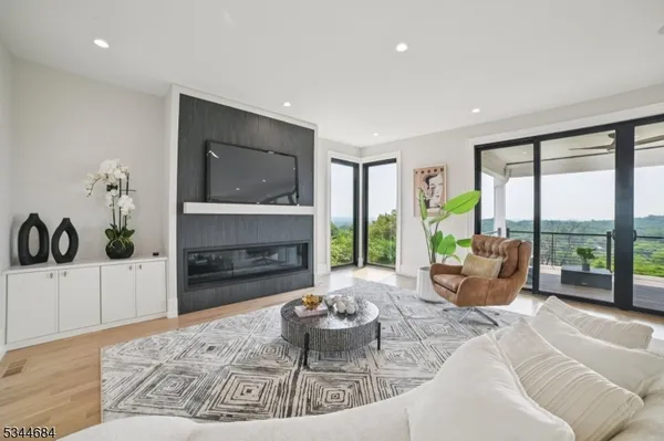 $2,895,000 | 23 Argyle Court, Summit, NJ 07901