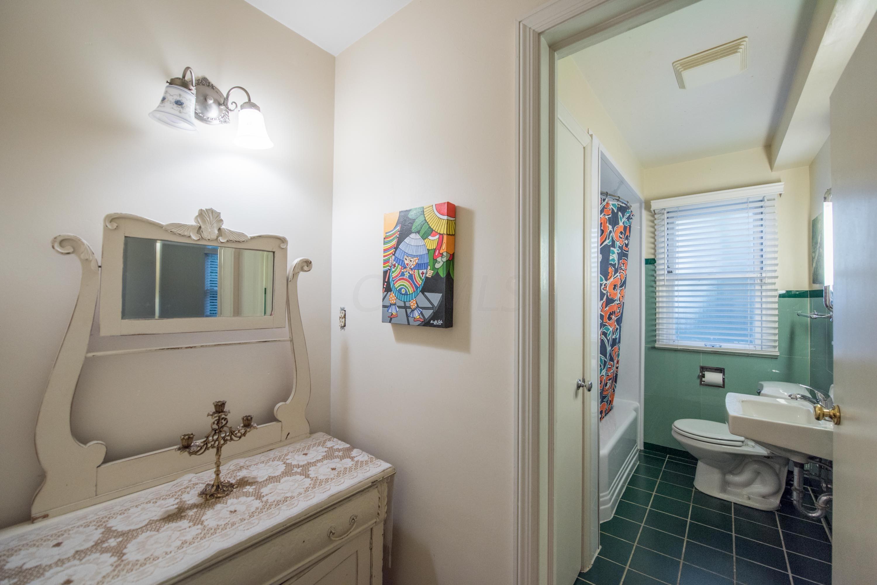 2761 Tremont Road Columbus, OH 43221 - Photo 28 of 61