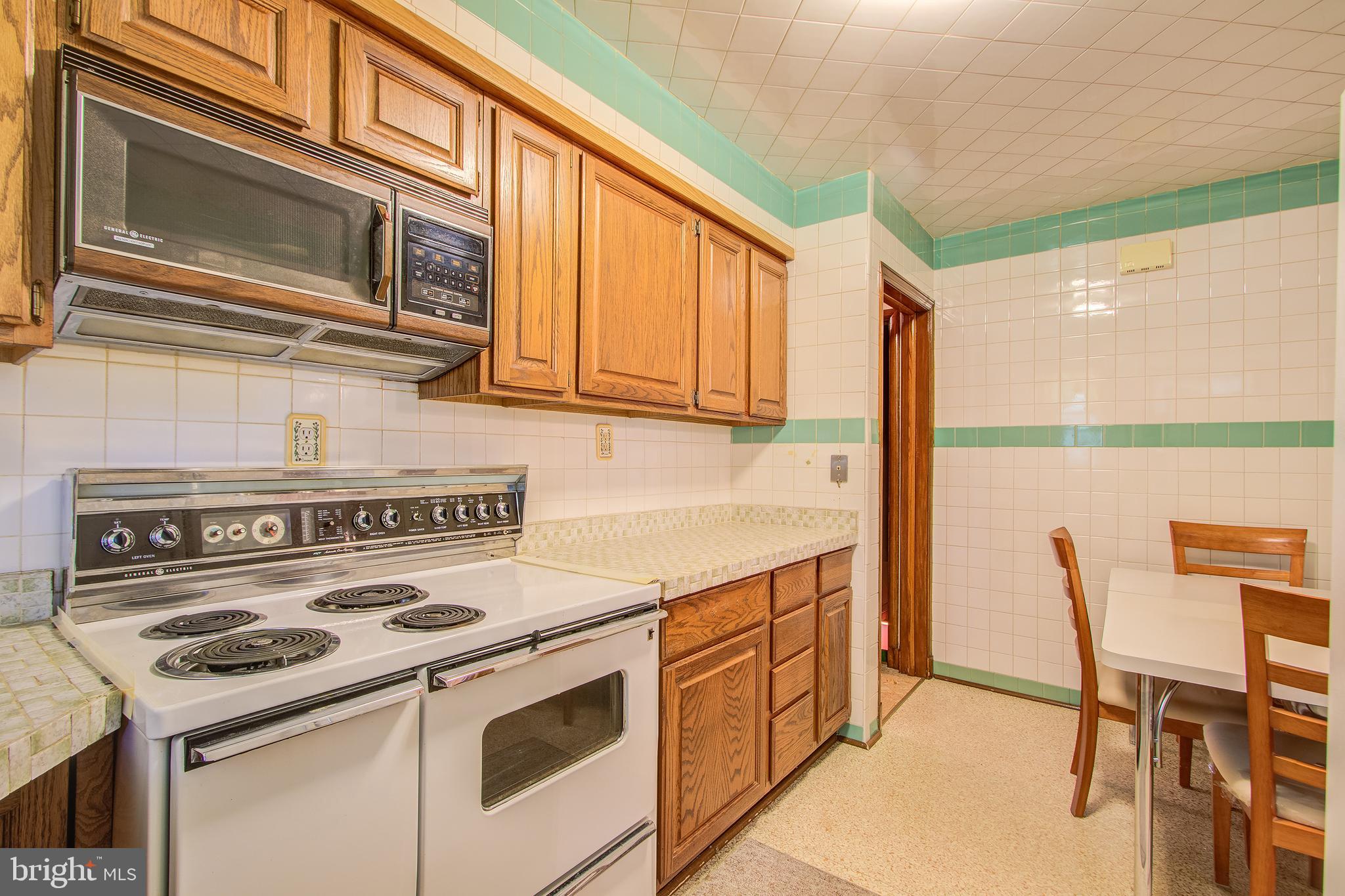 5808 10th Place Hyattsville, MD 20782 - Photo 11 of 36 Kitchen
