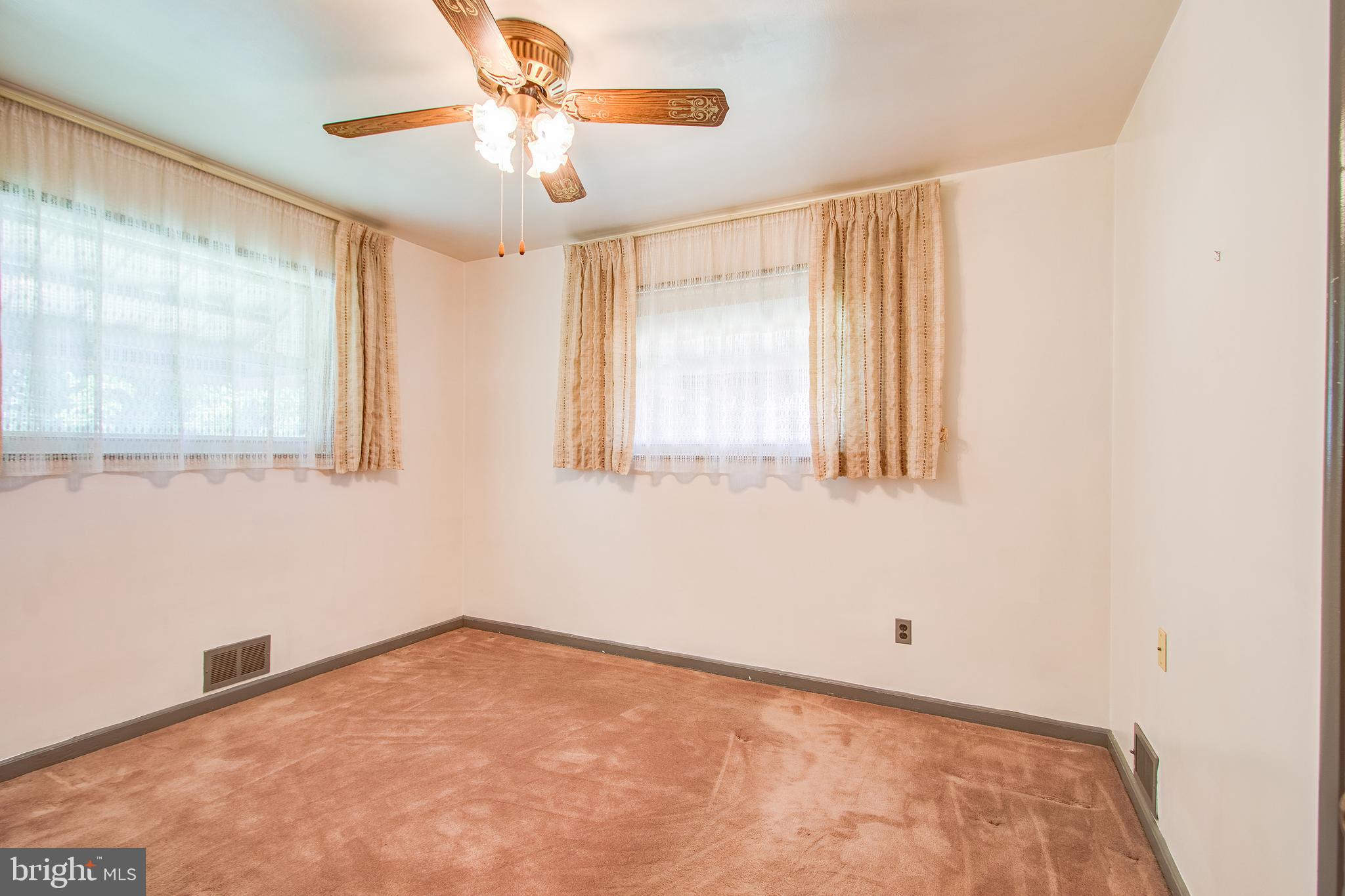 5808 10th Place Hyattsville, MD 20782 - Photo 16 of 36 3rd bedroom