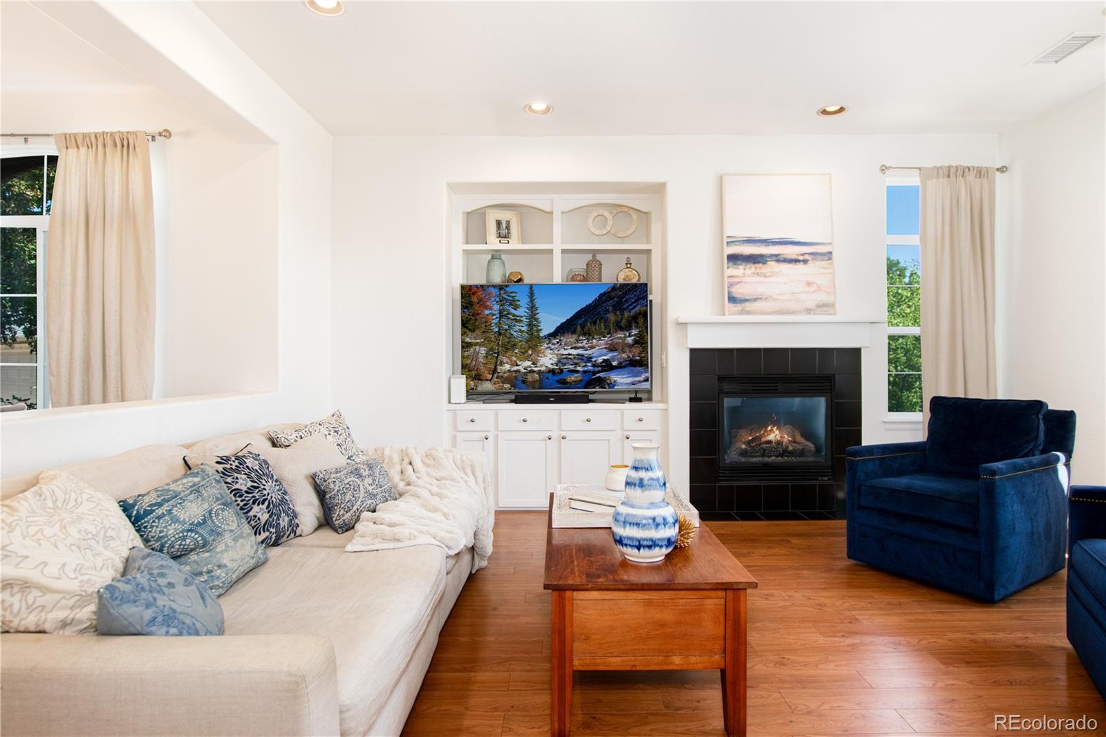 601 West Burgundy Street, Unit B Highlands Ranch, CO 80129 - Photo 9 of 43