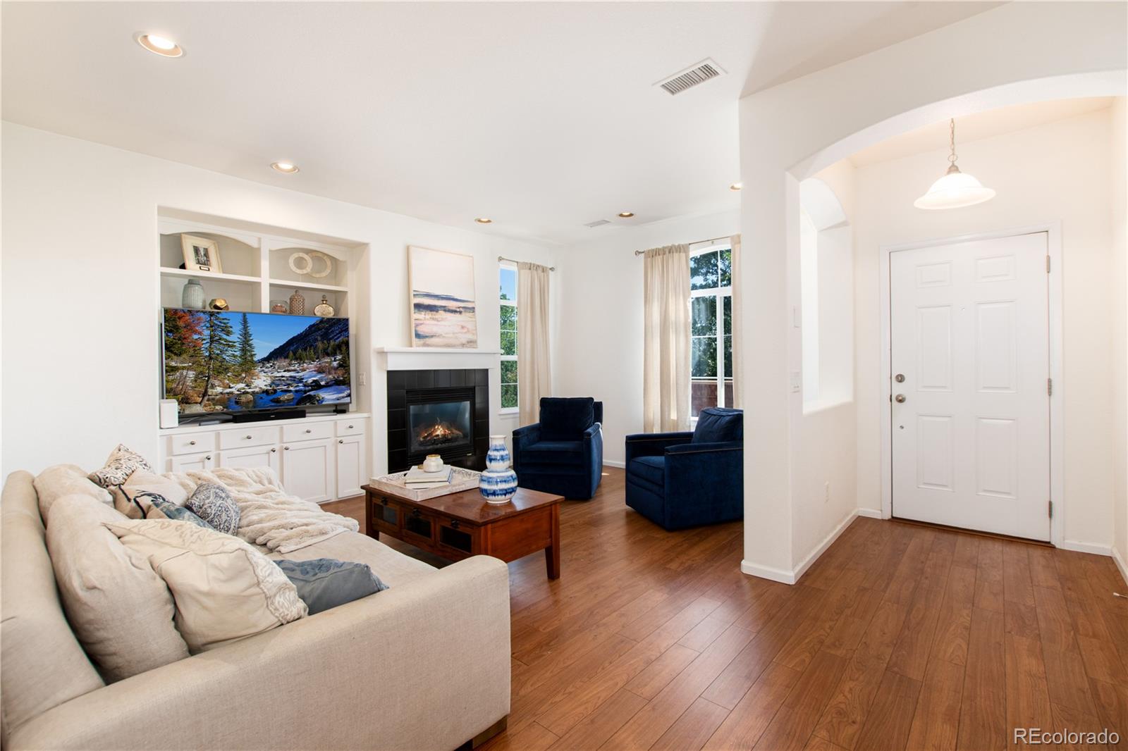 601 West Burgundy Street, Unit B Highlands Ranch, CO 80129 - Photo 10 of 43