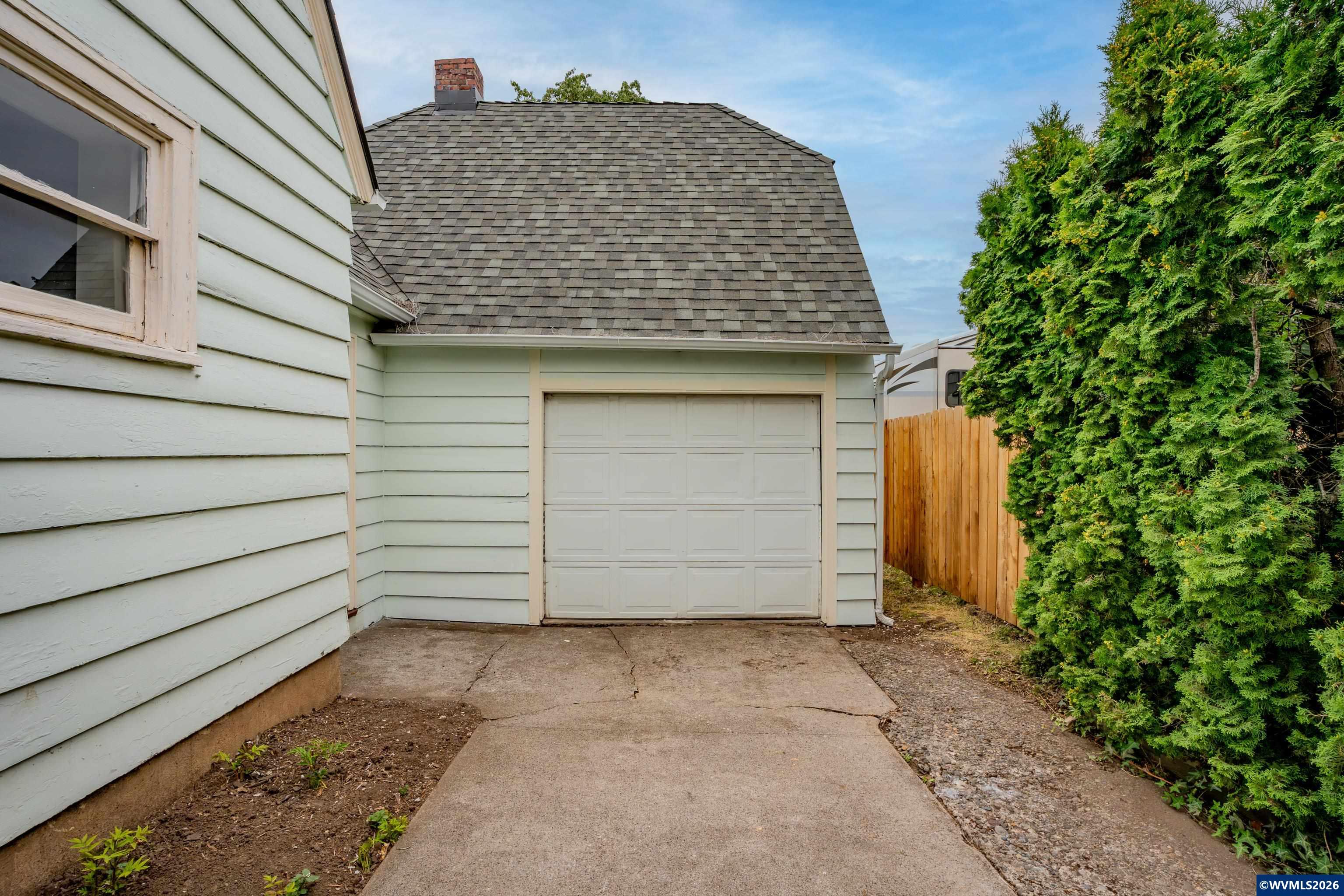 399 South Main Street Lebanon, OR 97355 - Photo 3 of 29