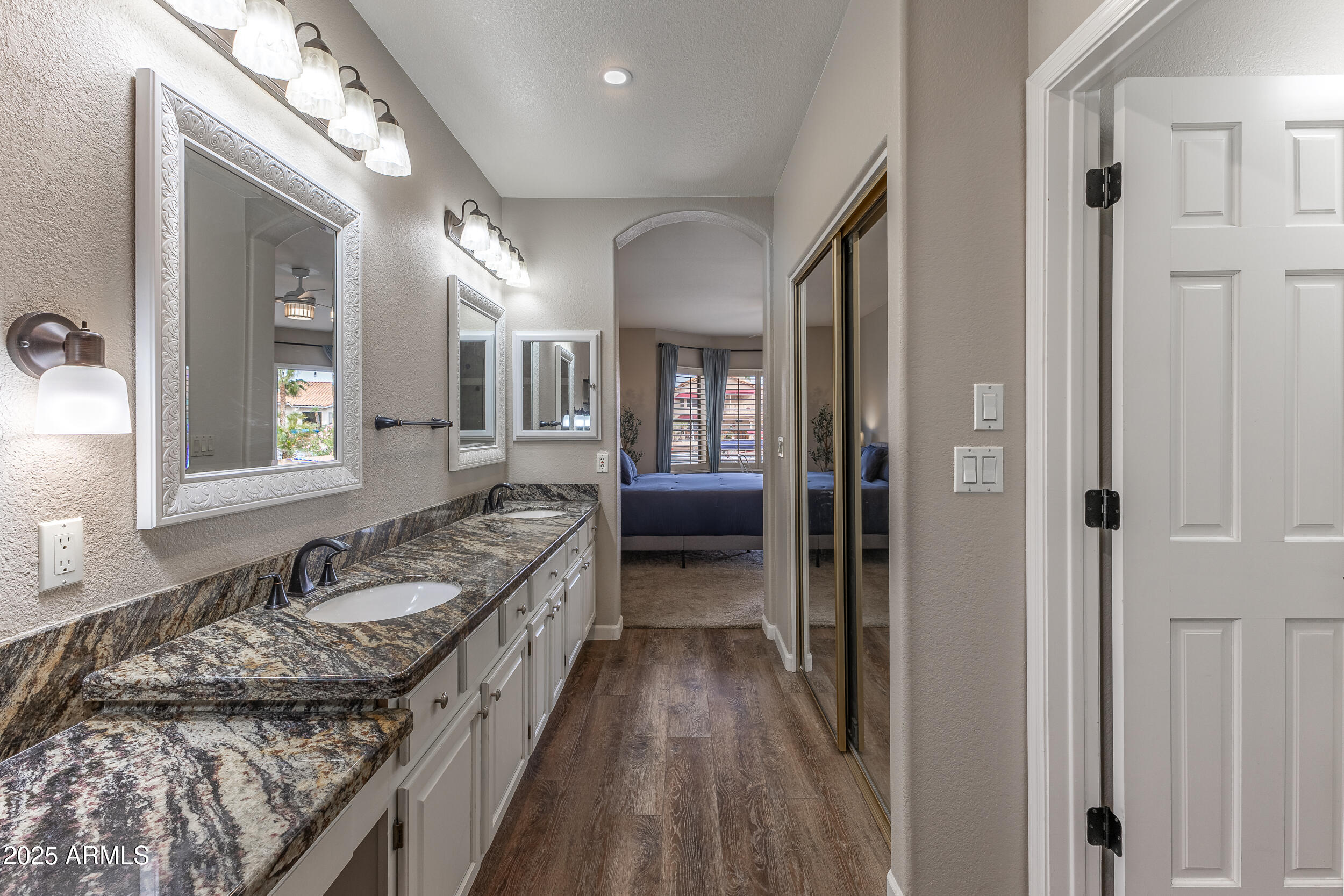 1011 South Coral Key Court Gilbert, AZ 85233 - Photo 34 of 42 Primary Bathroom