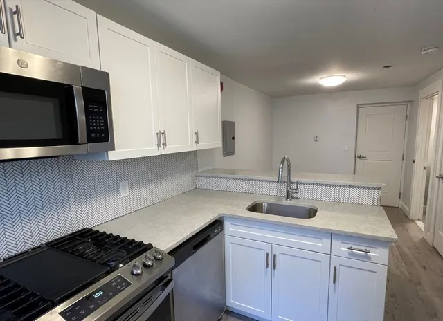 $1,900 | 233 Lafayette Street, Unit 25, Salem, MA 01970