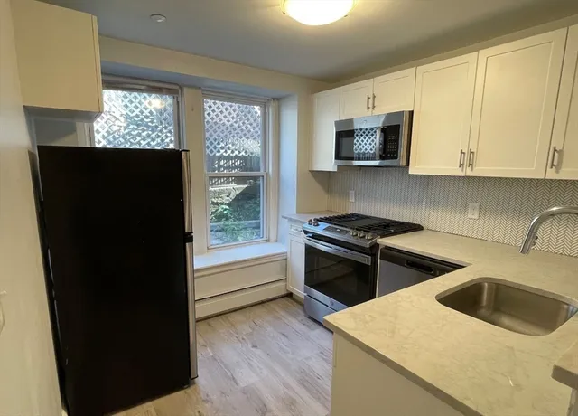 $1,900 | 233 Lafayette Street, Unit 25, Salem, MA 01970